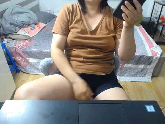 --Luna-- webcam