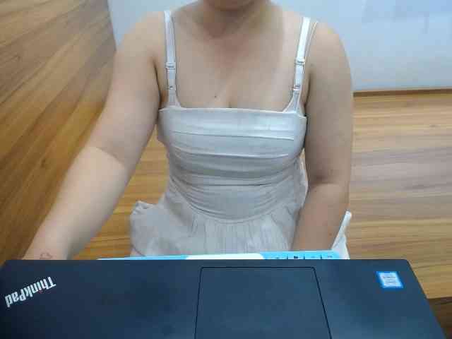 --Luna-- webcam