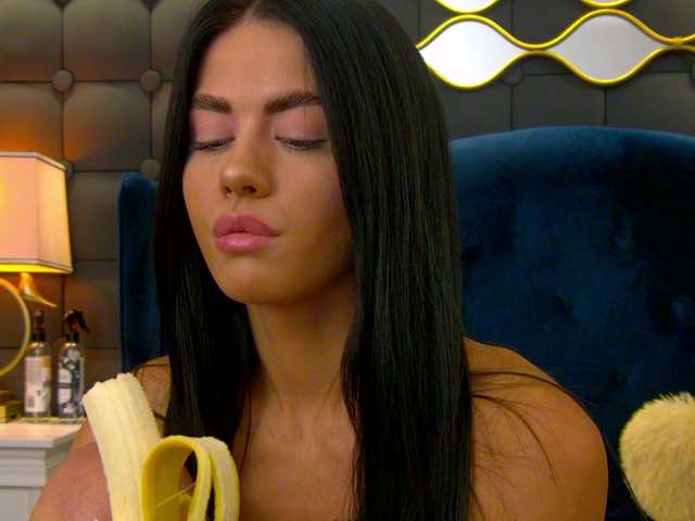 LeyaCass live cam preview