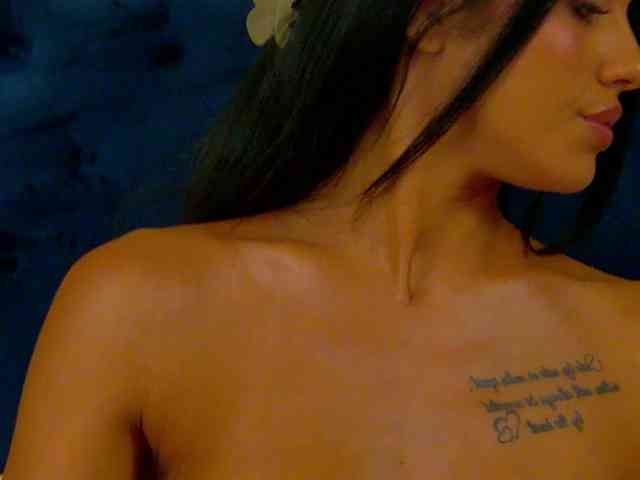 LeyaCass webcam