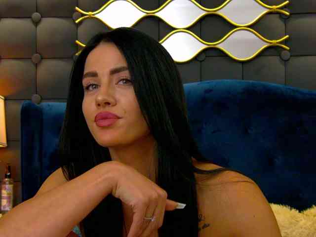 LeyaCass webcam