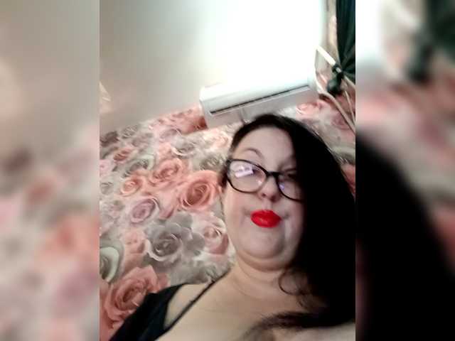 le modèle ViktoryDimond est en webcam porno dans un show sur le site bongacams, il possède les tags suivants: White/Caucasian,Brunette,Shaved