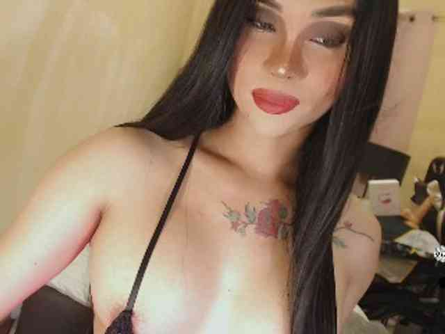 yourqueenmika Live Webcam on BongaCams