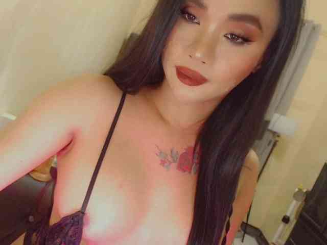 yourqueenmika