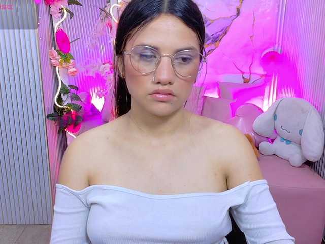 Chiara-tay live webcam show