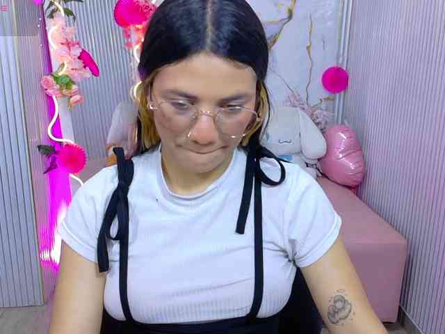 Chiara-tay