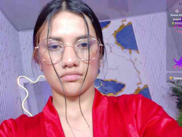 Chiara-tay