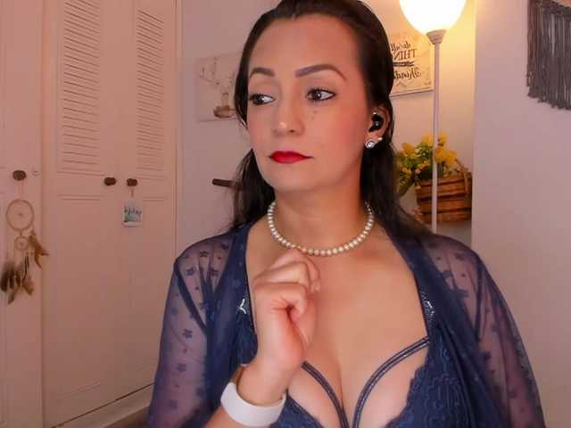 anaruiz live cam on BongaCams