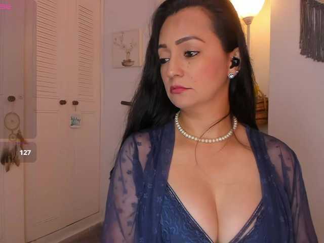 anaruiz live cam on BongaCams