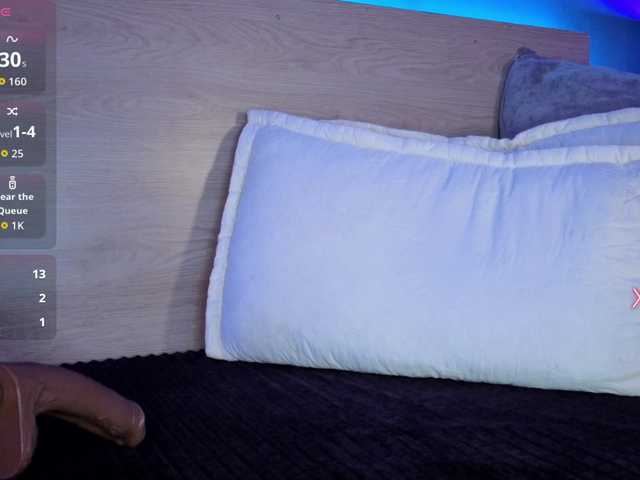 Kallen-kozuky live cam on BongaCams