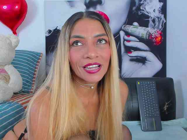 Angeline_yampoll webcam