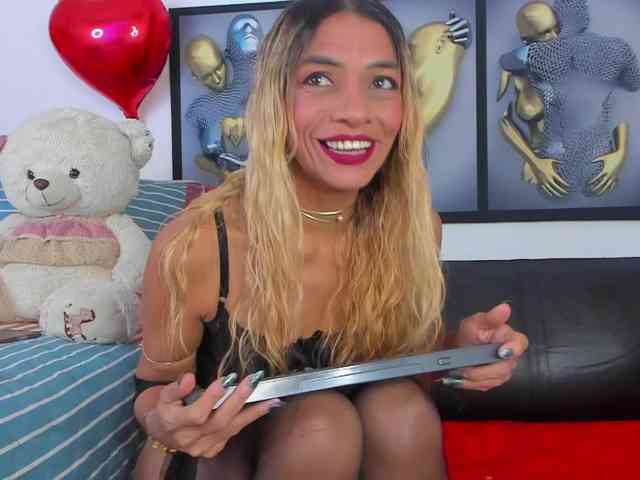 Angeline_yampoll webcam