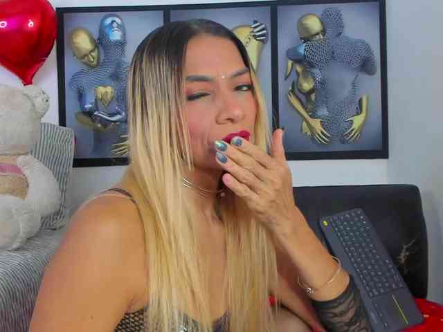 Angeline_yampoll webcam