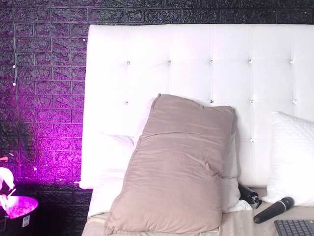SweetMoniica live cam on BongaCams