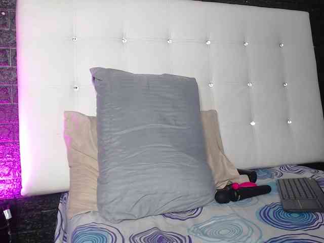 SweetMoniica webcam