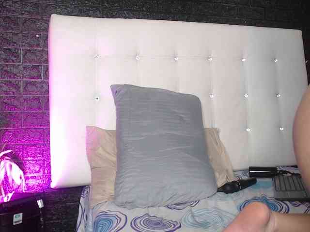 SweetMoniica webcam