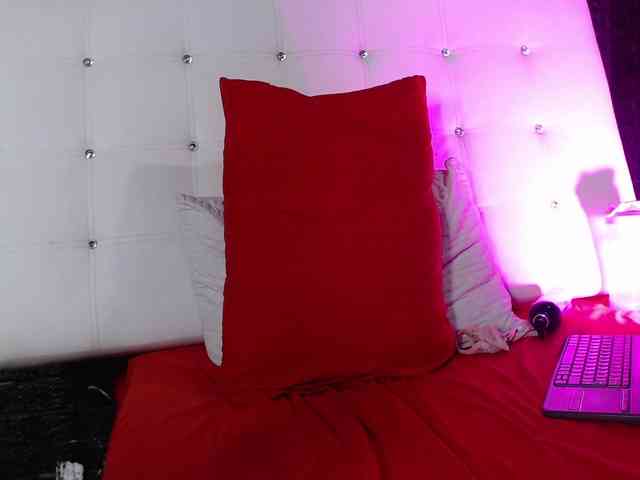 SweetMoniica webcam