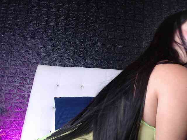 SweetMoniica webcam