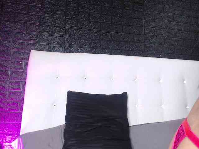 SweetMoniica webcam