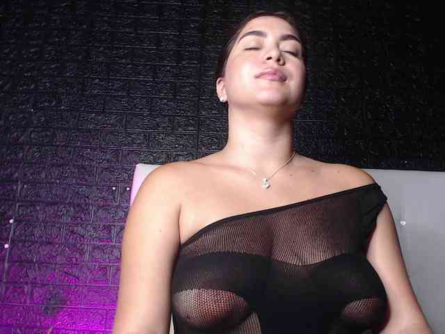 SweetMoniica webcam