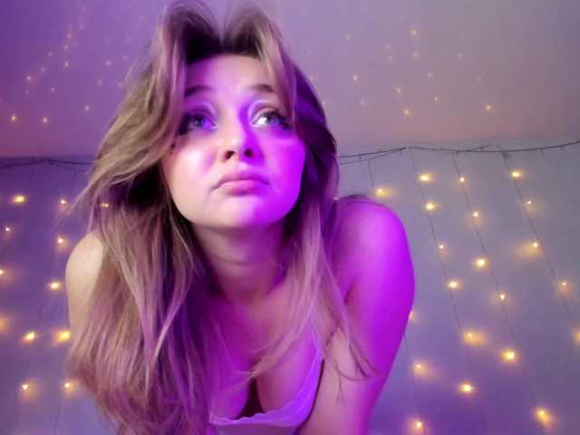 may-flower live cam on BongaCams