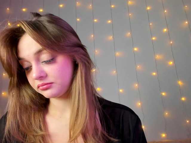 may-flower live cam on BongaCams