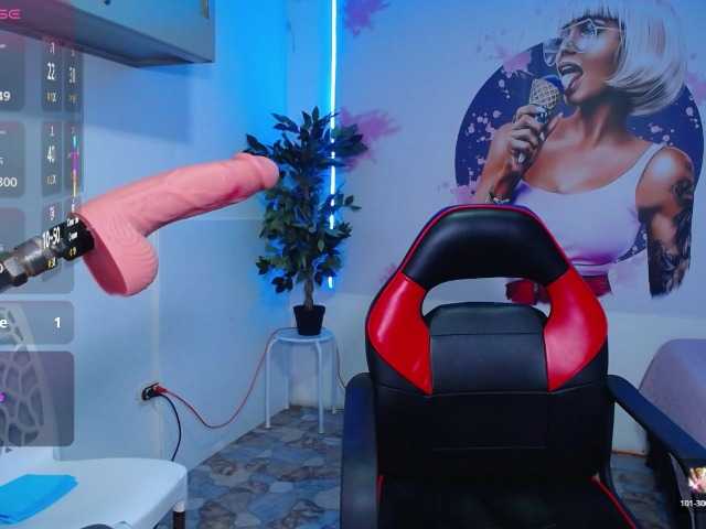 cristal-horny19