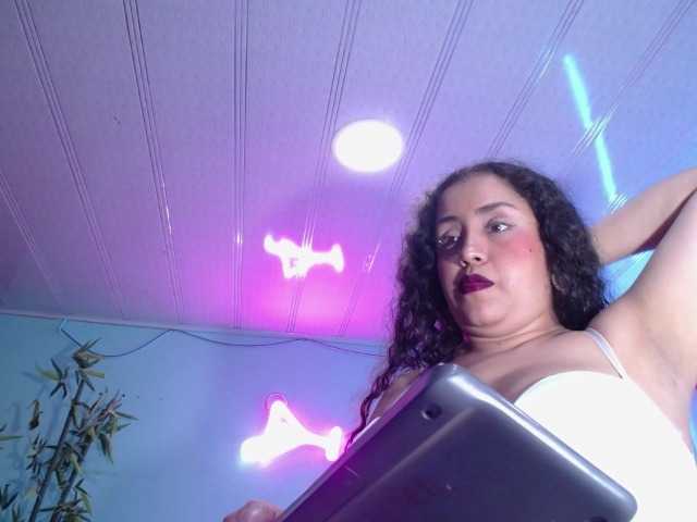 cristal-horny19 live cam on BongaCams