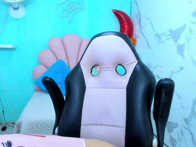 cristal-horny19 live cam on BongaCams