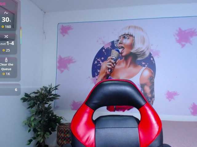cristal-horny19