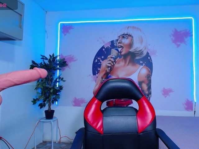 cristal-horny19 live cam on BongaCams