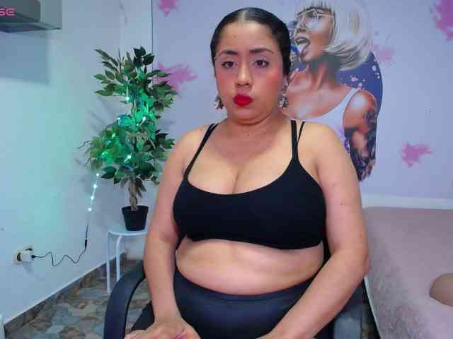 cristal-horny19