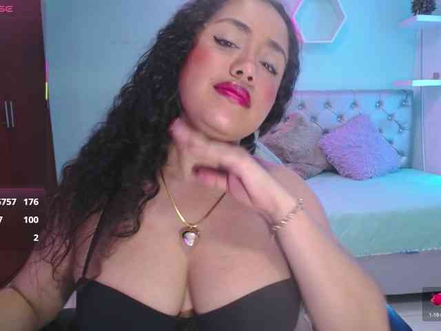 cristal-horny19