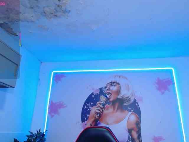 cristal-horny19 webcam