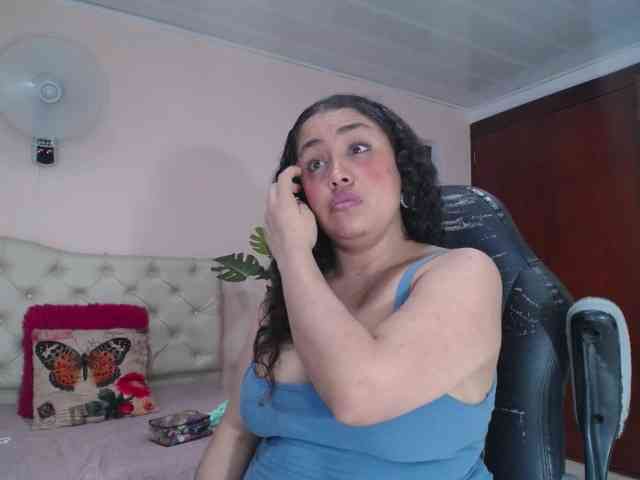 cristal-horny19