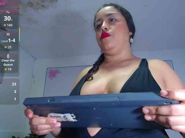 cristal-horny19