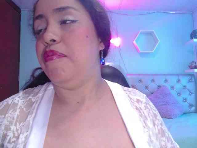 cristal-horny19