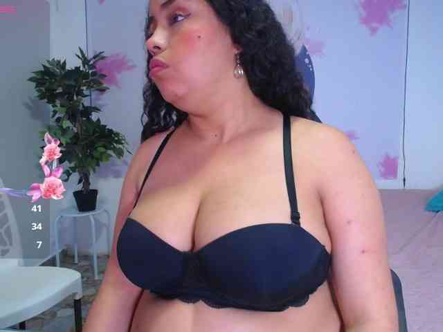 cristal-horny19