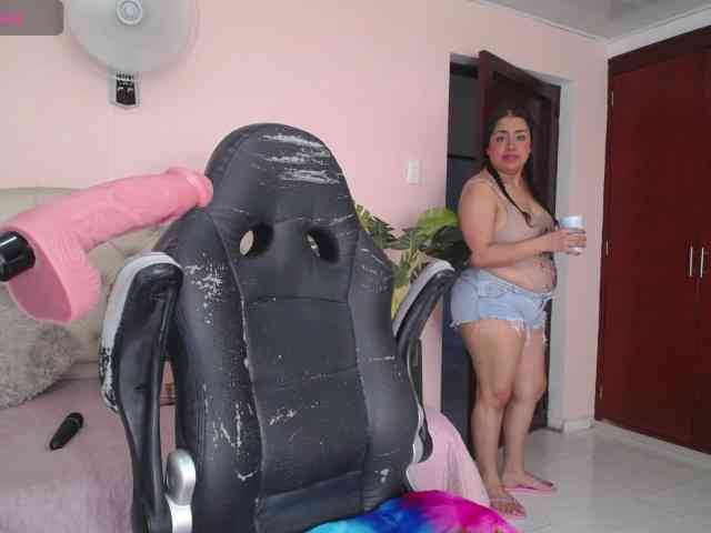 cristal-horny19