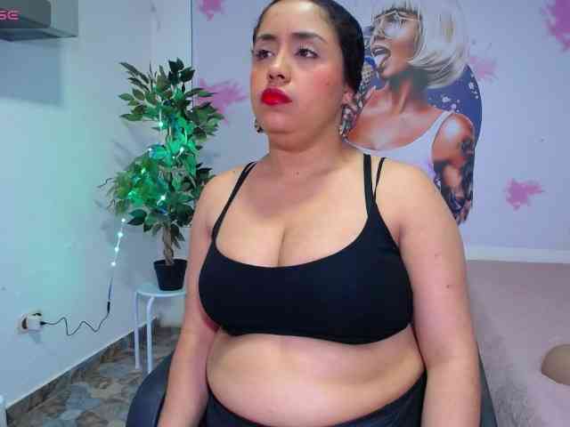cristal-horny19
