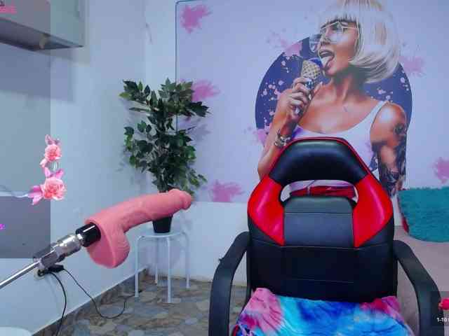 cristal-horny19