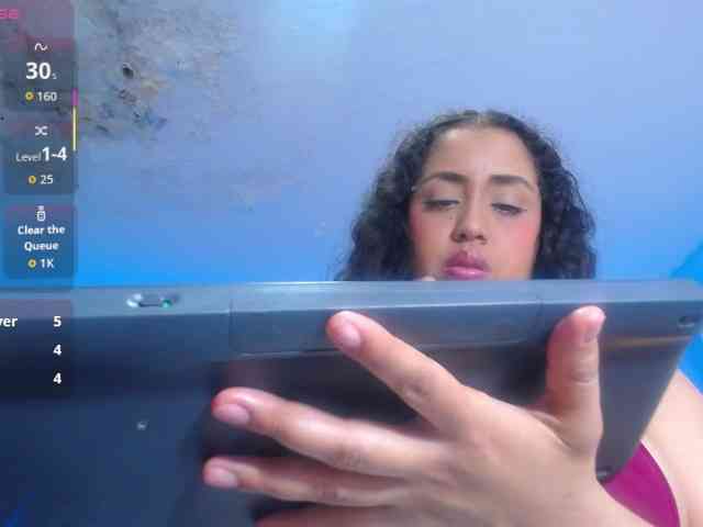 cristal-horny19