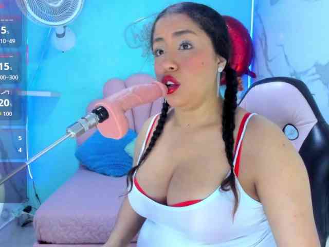 cristal-horny19