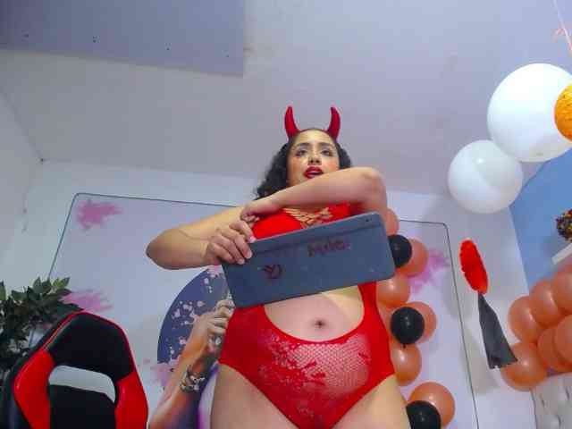 cristal-horny19
