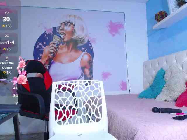 cristal-horny19