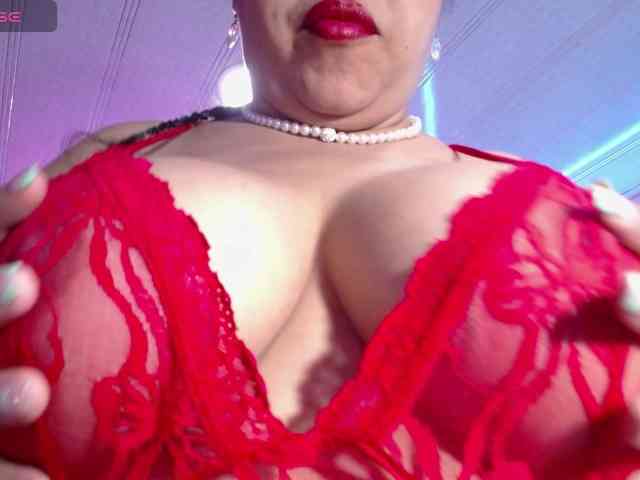 cristal-horny19