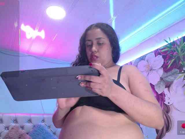 cristal-horny19