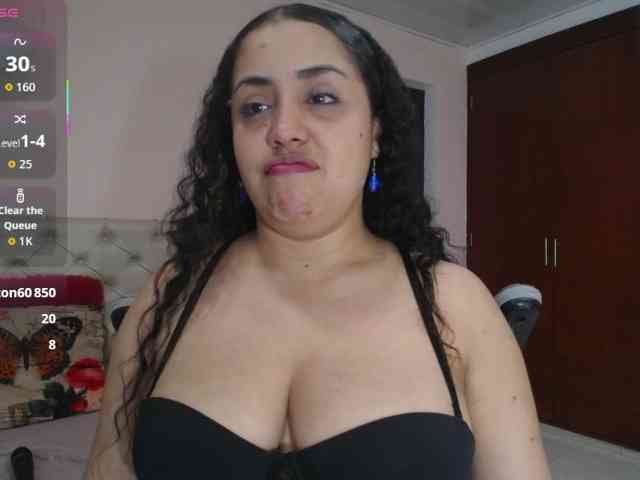 cristal-horny19