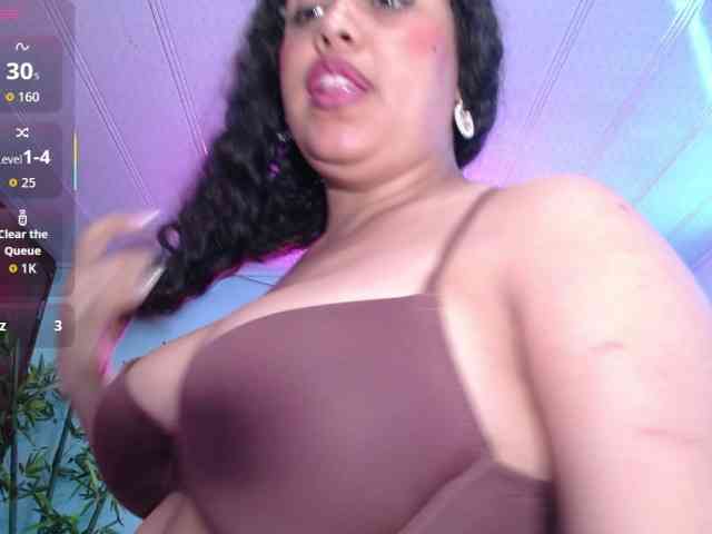 cristal-horny19