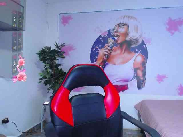 cristal-horny19